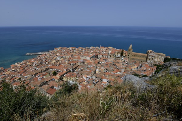 Vue de la ville de Cefalù depuis La Rocca