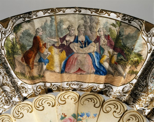 Eventail décoré de scènes galantes