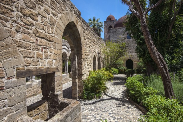 Cloître de l'église San Giovanni degli Eremiti à Palerme