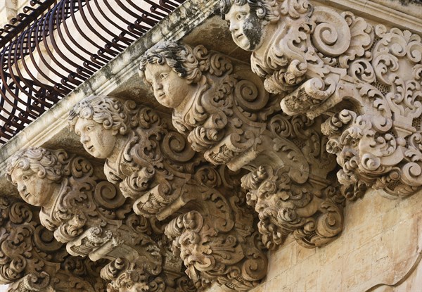 Consoles du Palais Nicolaci-Villadorata à Noto (Sicile)