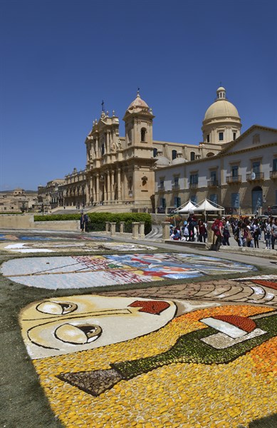 Fête populaire de "L'Infiorata", le 12 mai à Noto (Sicile)