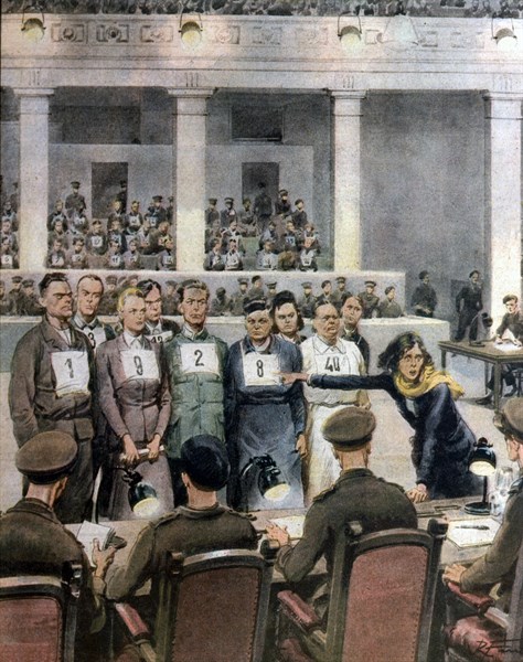 Les victimes des camps de concentration nazis reconnaissent les criminels dans la salle d'audience du tribunal allié de Lunebourg (1945)