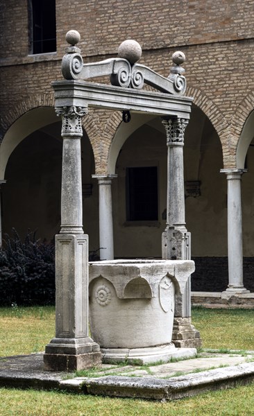 Puit du cloître de la basilique Saint-François de Ravenne