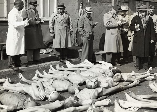 U.S publishers visit German torture camp at Dachau (May 4,1945)