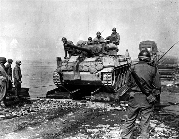 U.S tank destroyer crosses Moselle river (Germany) March 15, 1945