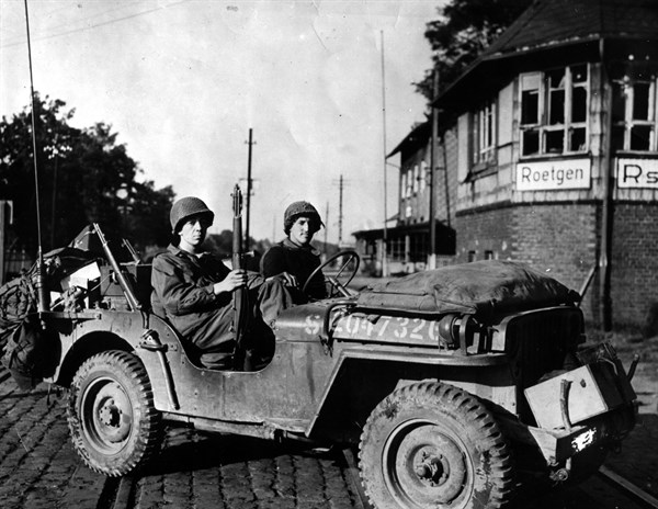 Les Américains passent la Ligne Sigfried dans la région de Roetgen (Allemagne) 14 septembre 1944