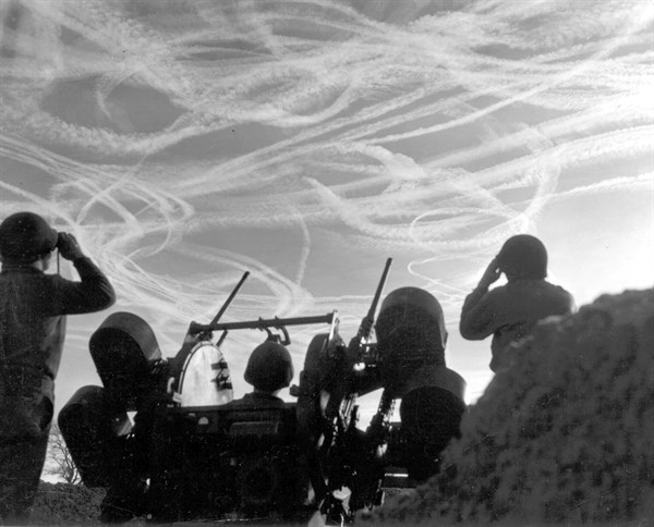 U.S soldiers of an Anti-aircarft Battery, near Puffendorf (Germany), December 25,1944