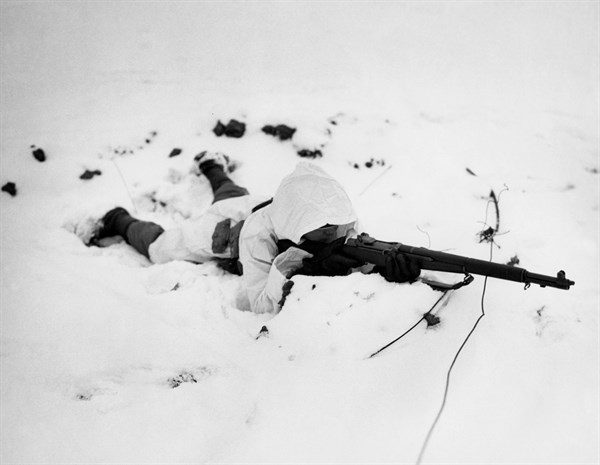 Tenue de neige équipant l'armée américaine, dans la région de Hachimette.
(10 janvier 1945)