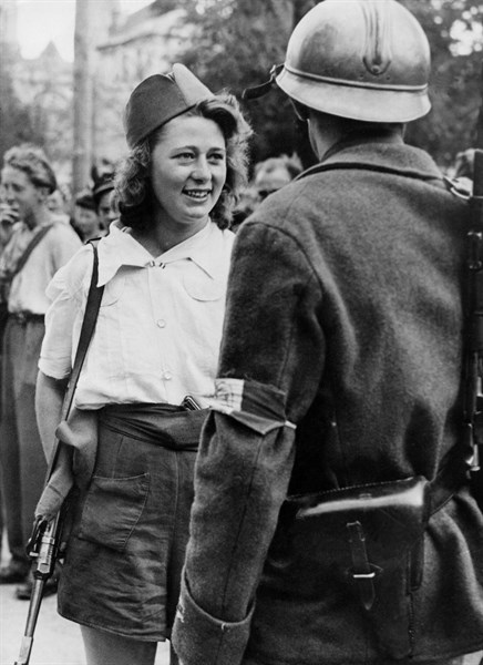 Simone Segouin des F.F.I. à Chartres (Août 1944)