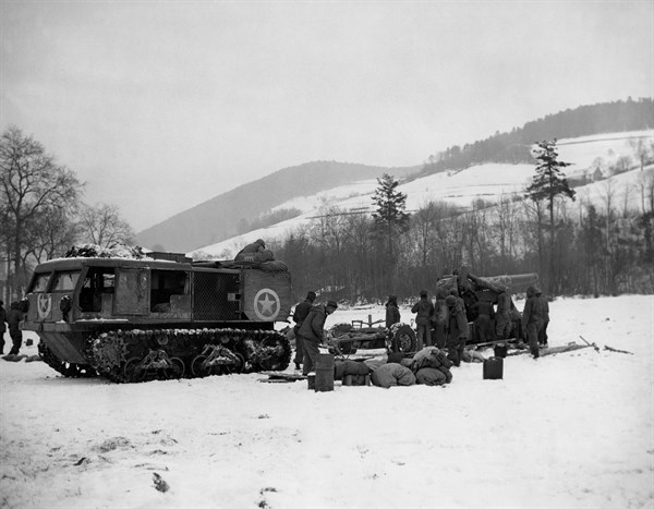 Obusier américain de 8 pouces à Hachimette, près de Colmar.
 (10 janvier 1945)
