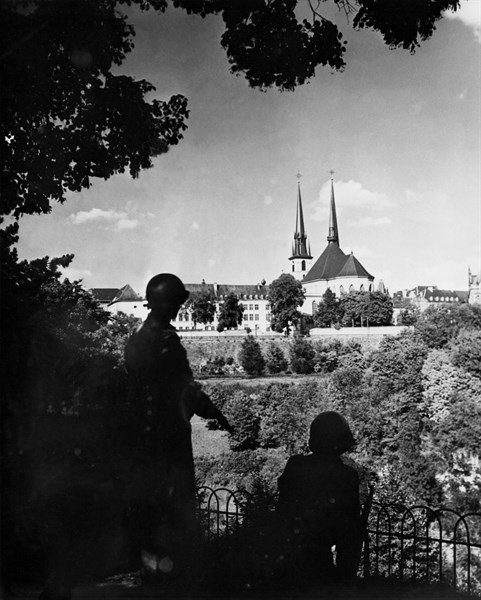 Les troupes américaines libèrent la capitale du Luxembourg.
 (11 septembre 1944)
