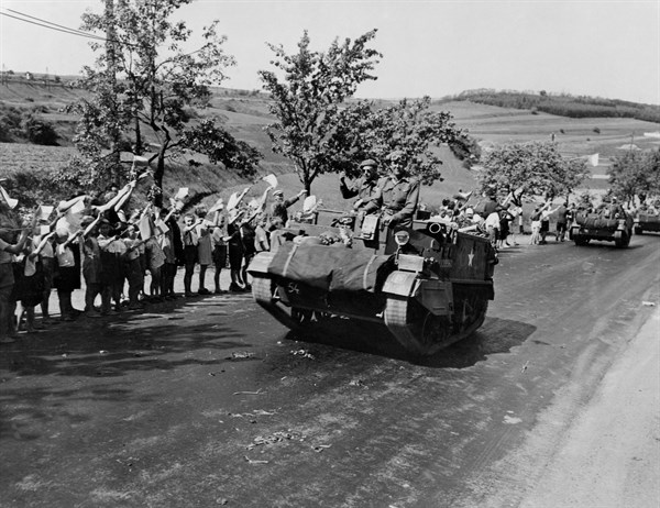 Czechoslovakian troops are welcomed home in Pilsen (May 18, 1945)