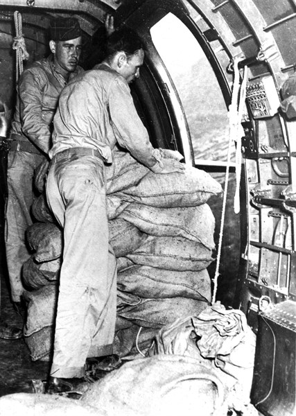 American troops drop supplies for Chinese troops, 1944