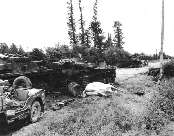 Route reliant Carentan à Periers, après la contre-attaque allemande. (13 juin 1944)
