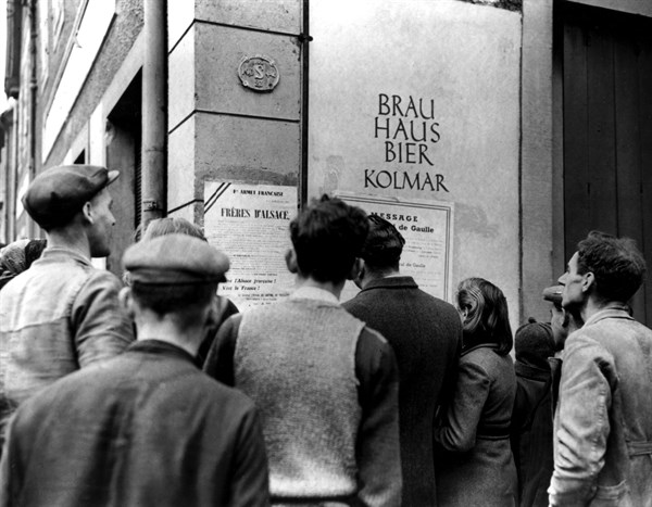 Les forces alliées libèrent Colmar, en Alsace.
(3 février 1945)