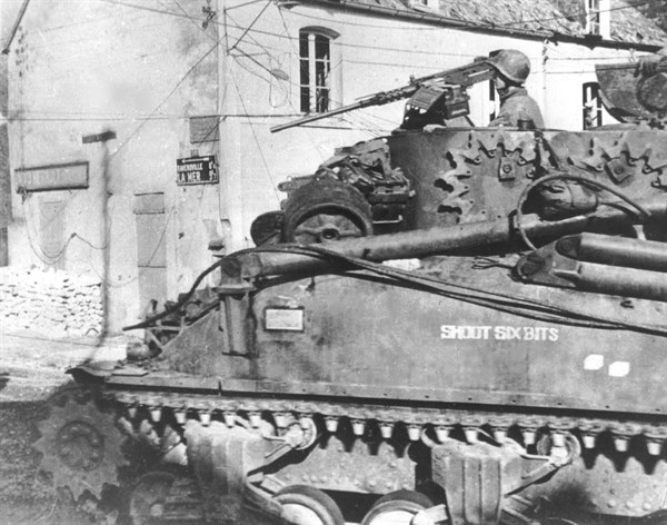 Char américain à Sainte-Mère-Eglise (13 juin 1944)