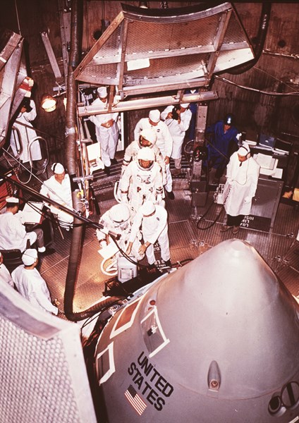 Apollo 1 mission's crew preparing the orbital test flight carried out in September 1966. The crew will die in a tragic accident on January 27, 1967