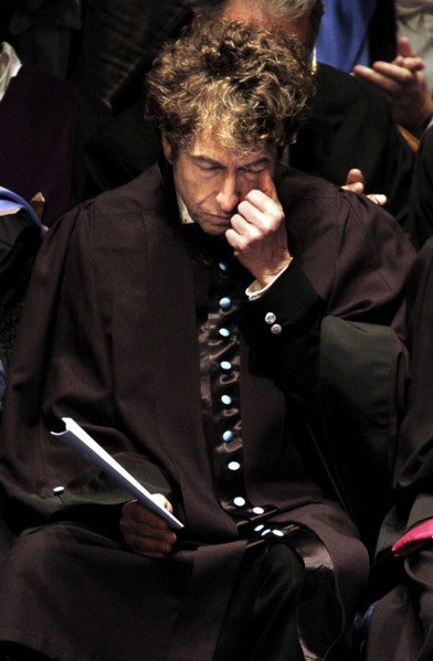 Bob Dylan Receives Honorary Degree