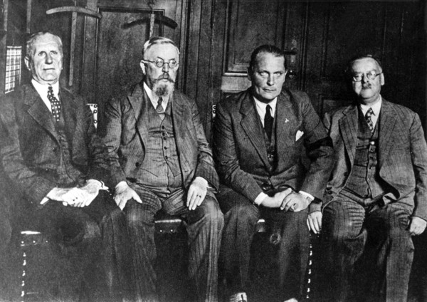 Weimar Republic - Presidium of the Reichstag 1932