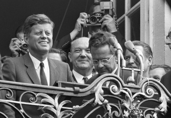 Le Président John F. Kennedy lors d'un voyage à Bonn