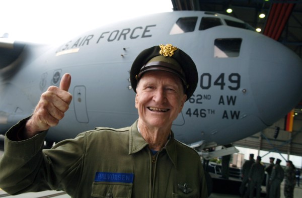 US-Veteran Gail S. Halvorsen steht am Montag (10.10...