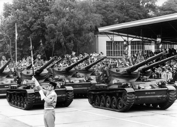 French garrison celebrates national holiday in Berlin