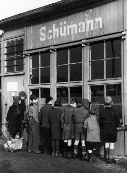 Child refugees in Post-war Germany at a shop window