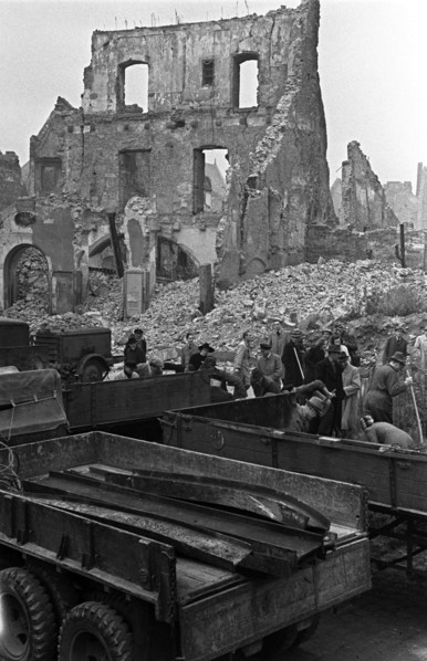 Post-war era - Frankfurt helps itself