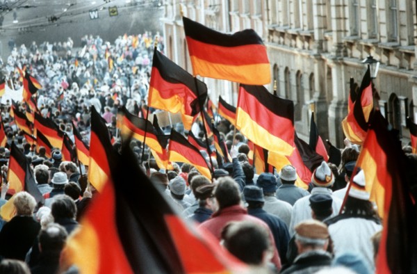 10th anniversary of the fall of the Berlin Wall: Demonstrations for German reunification