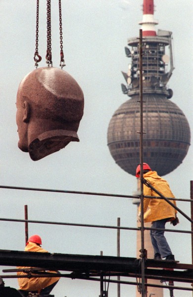 Removal of a Lenin Monument