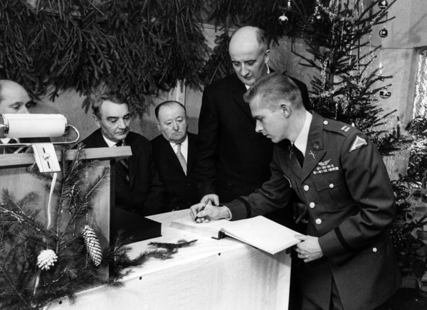 U.S. soldiers become freemen of a small German town.