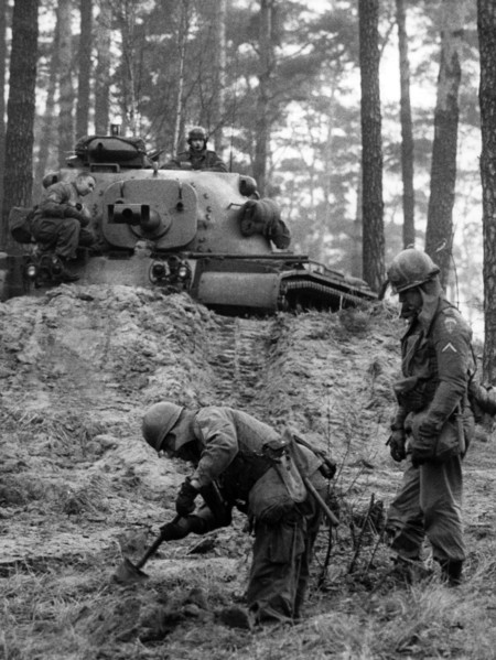Manoeuvre of US army in Berlin Grunewald