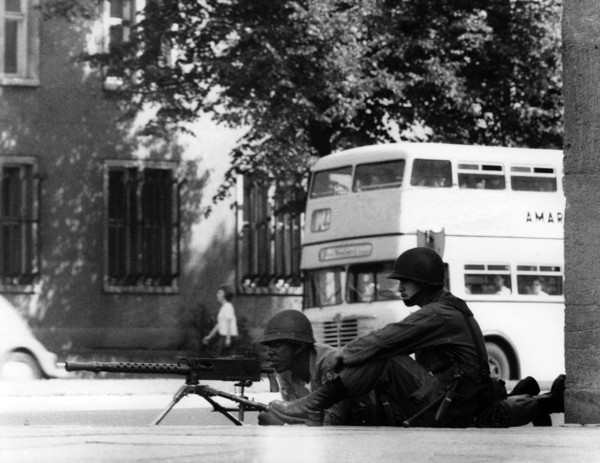 Manoeuvre of US army in the streets of Berlin
