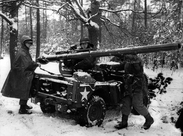Manoeuvre of US army in wintery Grunewald in Berlin