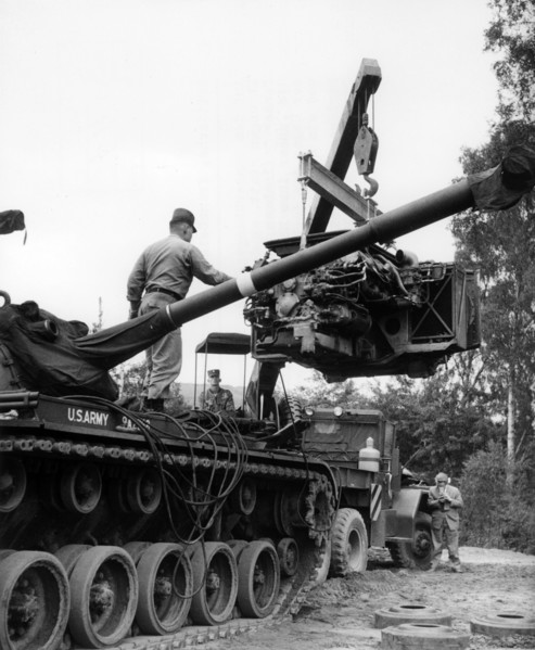Engine change during allied tank maneuver in Berlin Grunewald
