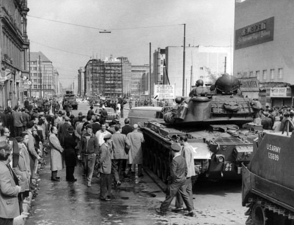 US soldiers and People's Police officers at checkpoint Friedrichstraße in Belrin 1961