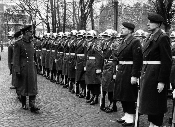 Farewell with military honours for leaving British town major