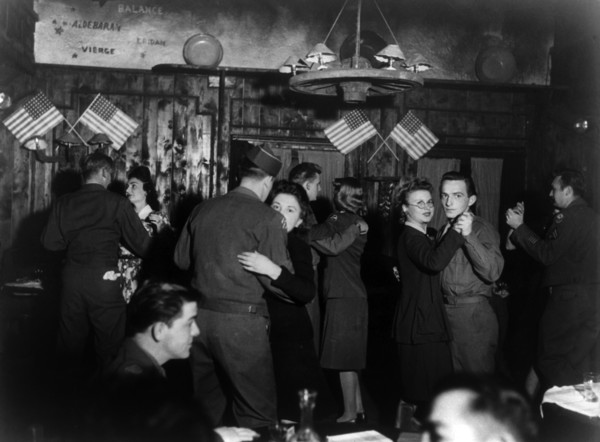US soldiers dance