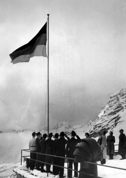 Federal German flag hoisted on Zugspitze