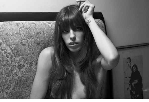 Das Foto der Schauspielerin Lou Doillon ist Teil des neuen Pirelli-Kalenders...