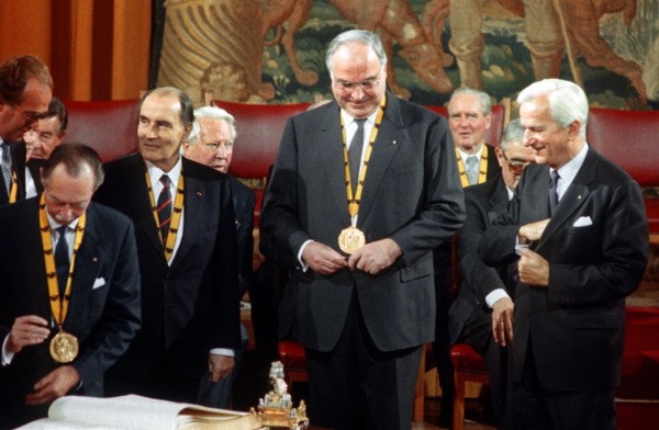 Charlemagne Prize for Mitterand and Kohl