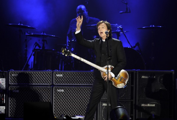 Paul McCartney bei einme Konzert in der O2 Arena