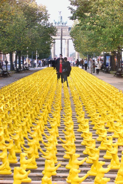 Foto: Henry H. Herrmann
Thema: 
10 000 Bären vor dem Brandenburger Tor und...