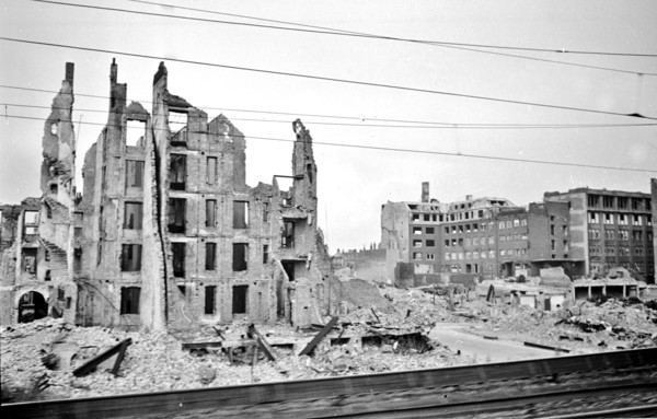 Nachkriegszeit - Trümmer in Hamburg 1947