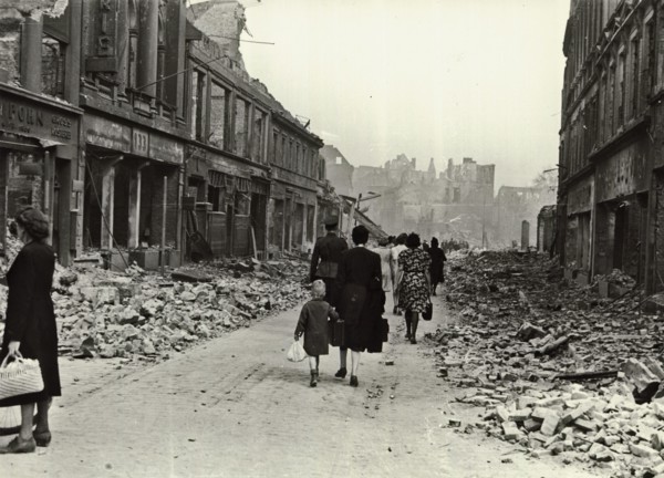 Zweiter Weltkrieg - zerbombte Stadt