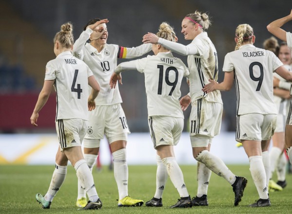 Fussball Frauen Nationalmannschaft/ Deutschland - Frankreich