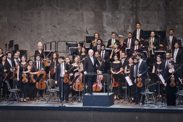 Konzert West-Eastern Divan Orchestra mit Dirigent Daniel Barenboim in der Waldbuehne in Berlin. |