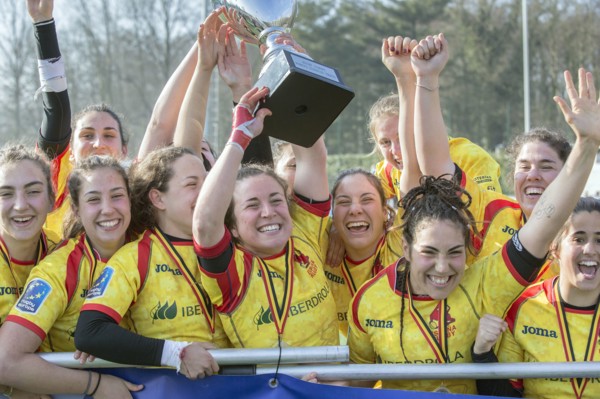 03 March 2018, Belgium, Brussels: Rugby Europe Women XV Championship 2018. Isabel Rico (l) from