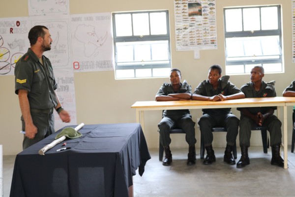 Formation de jeunes rangers au Southern African Wildlife College à Hoedspruit (Afrique du Sud)