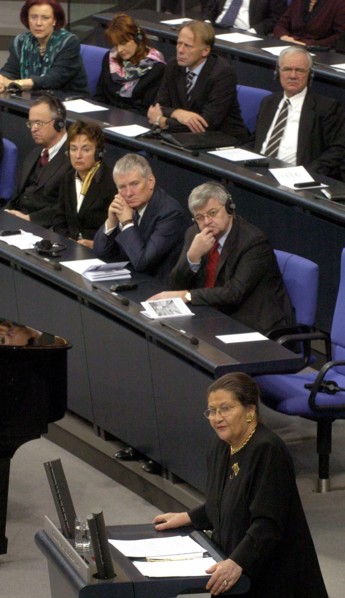 Die Holocaust-Überlebende und ehemalige Präsidentin des Europaparlaments, Simone Veil, spricht am